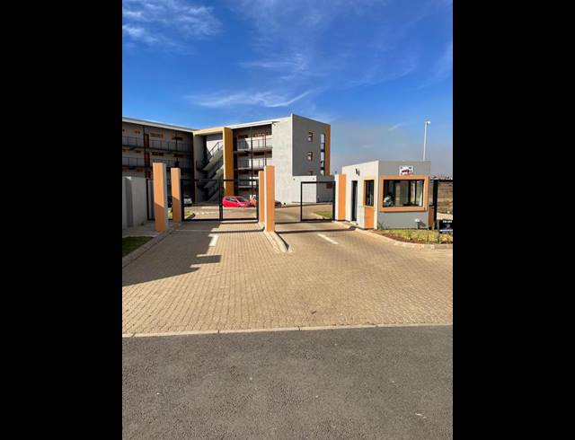 3 BEDROOM APARTMENT FOR SALE IN PROTEA GLEN
